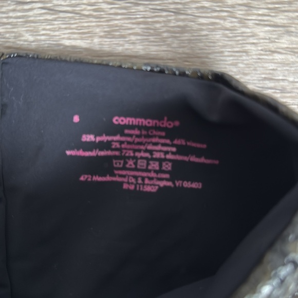 Commando Faux Leather Animal Legging in Moss Snake Small - Picture 8 of 13